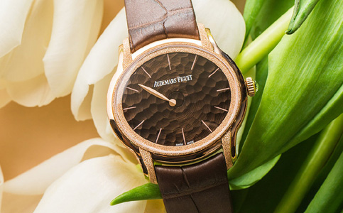 北京愛彼手表維修(調節愛彼手表的表帶長短)