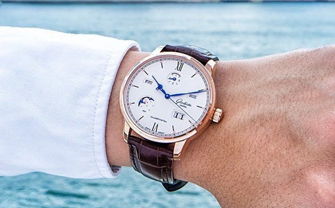 格拉蘇蒂鄭州官方維修點地址(格拉蘇蒂表殼氧化)